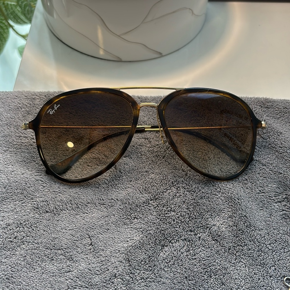 adorable RayBans in good condition!!